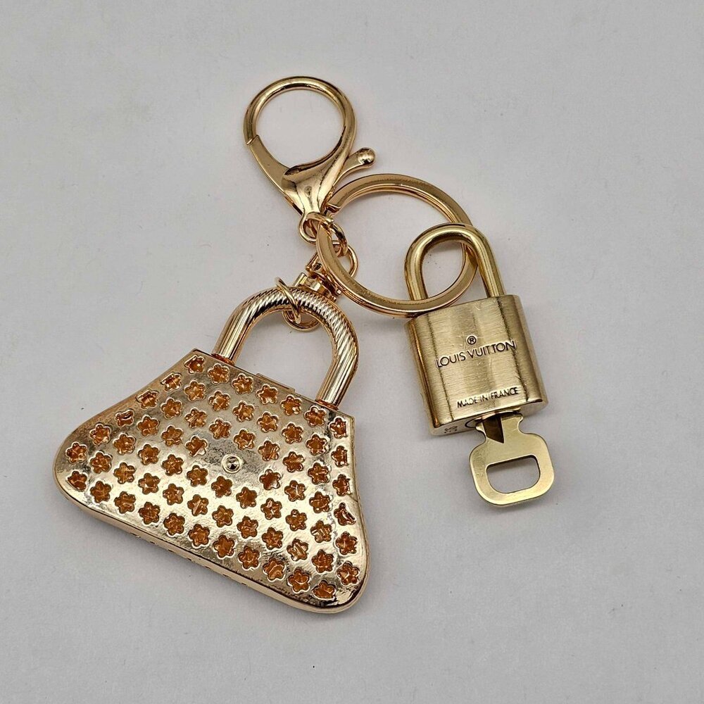 Louis Vuitton Authentic Gold Lock 🔒 Unbranded Keychain Charm for Bags - Picture 5 of 8